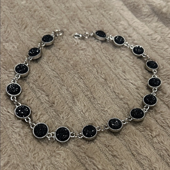 Elegant Black and Silver Choker - Picture 3 of 10